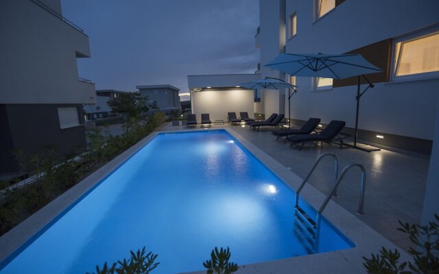 Pool Apartments & Rooms Mare
