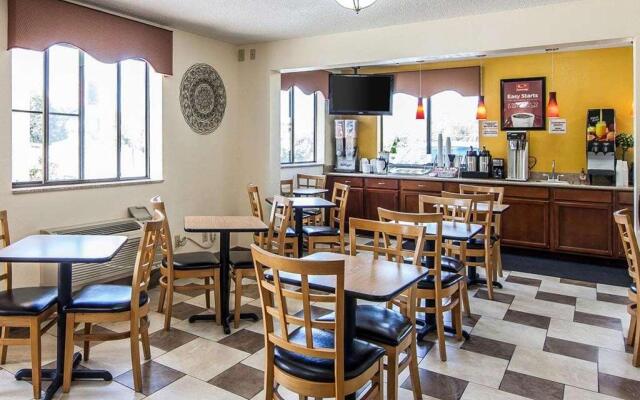 Econo Lodge Cartersville-Emerson Lake Point