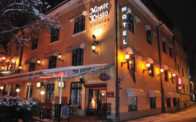 Monte Kristo Hotel