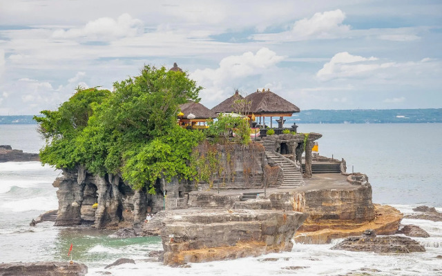 Amolas Canggu Villa Balinese Muralism