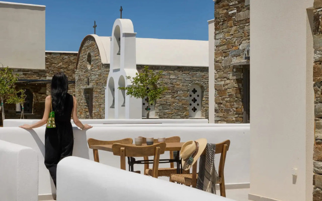 Emerald Tinos