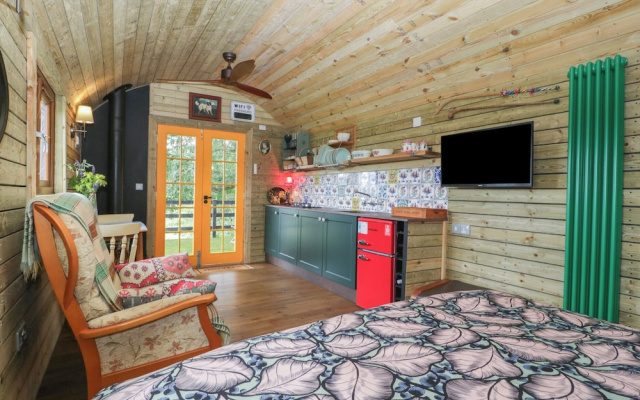 Under the Oak Tree Shepherd's Hut