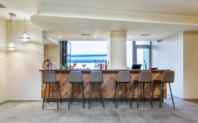 Ammon Zeus Luxury Beach Hotel