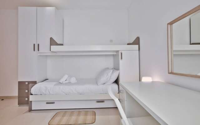 Stunning Sliema 2 Bed Apt Meters Away From Beach