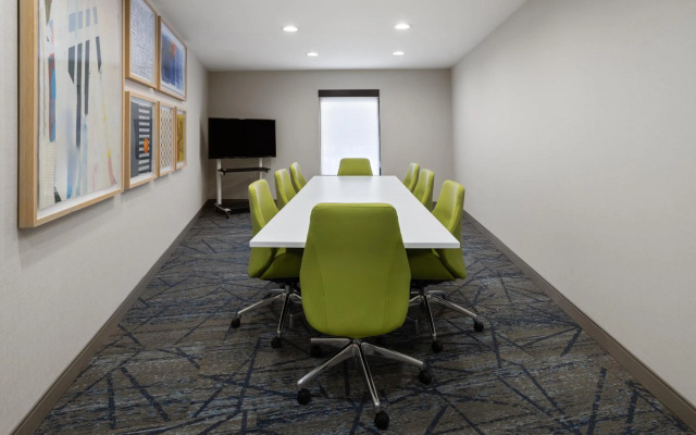 Holiday Inn Express Hotel & Suites Brattleboro by IHG