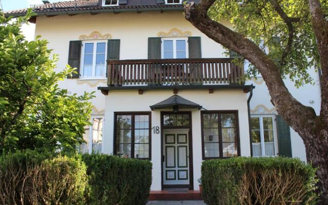 Villa Waldfrieden - Ferienwohnungen und -Haus