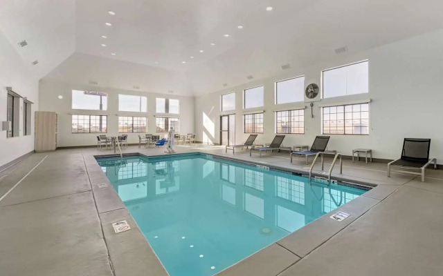 Coratel Inn & Suites by Jasper Park City - Wichita North