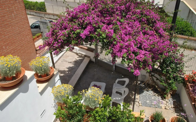 La Bouganville Studio 200 m From the sea