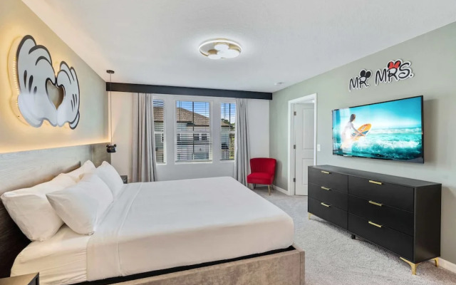 1043 Plantation Lane