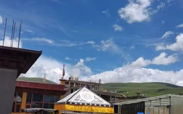 Yu·Zeren Homestay – Outside – Litang