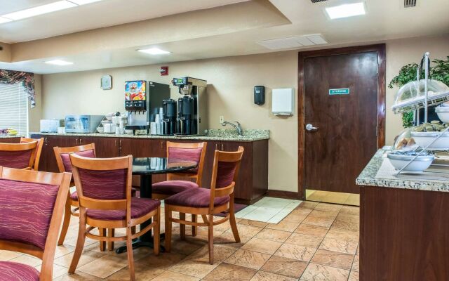 Clarion Inn & Suites Indianapolis Northwest