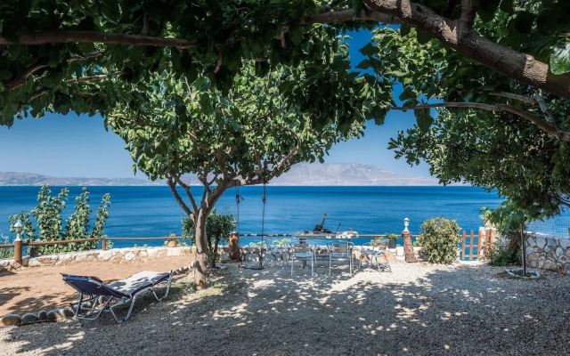 Apartment Over the sea Private Place to Swim
