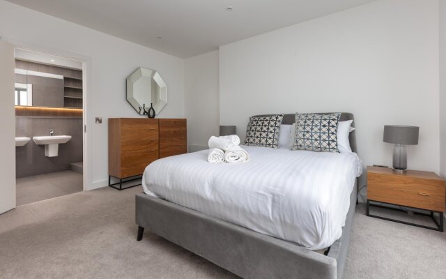 Fabulous City Flat With Views