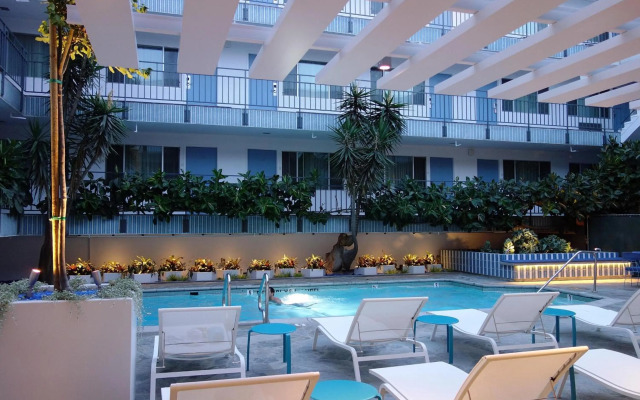 Beverly Laurel Hotel at West Hollywood