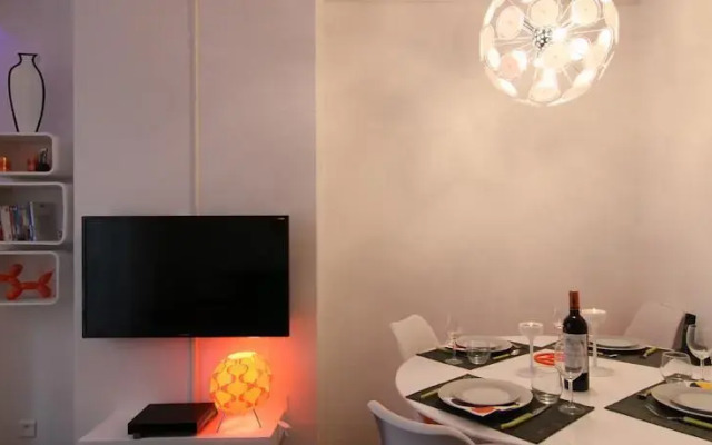 Champs-Elysées Design Apartment