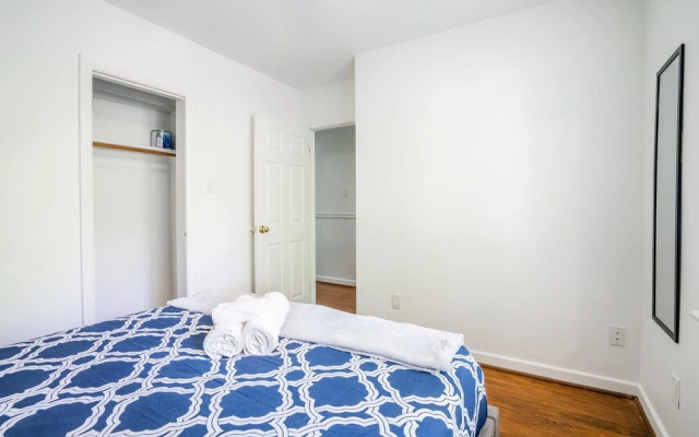 4BR Family Home - w Private Pool and Games Room