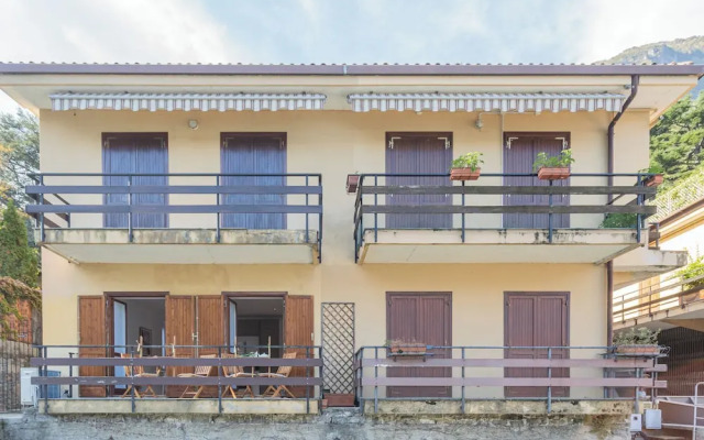 Your Private Harbour Nearby George Clooney by Rent all Como