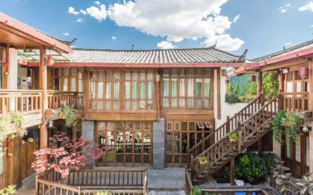Lijiang Huamian Homestay Hotel