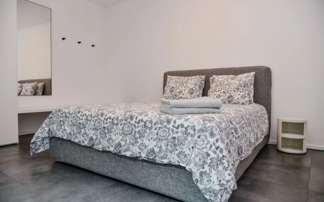 Front Lake Vacation Rental Melì in Melide