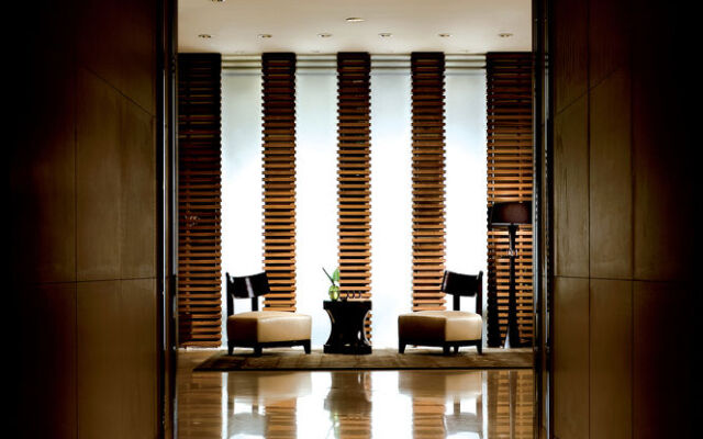 Financial International Street