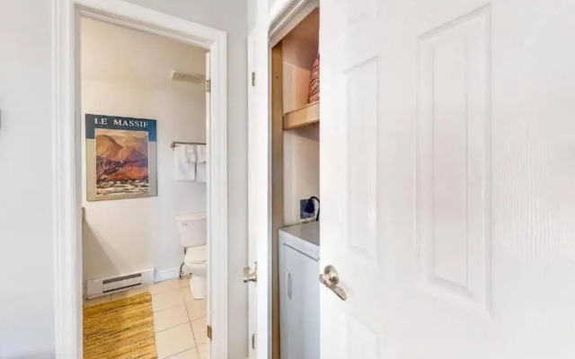 Steps to the Hill 1 Bedroom Wifi Crave TV