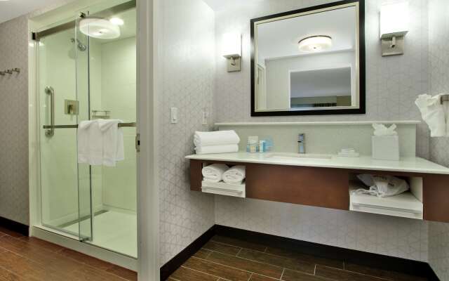 Hampton Inn & Suites Rockville Centre