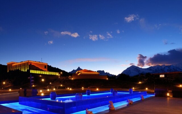 High Mountain Resort Deqin