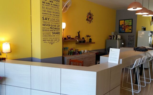 M Hostel Lanta