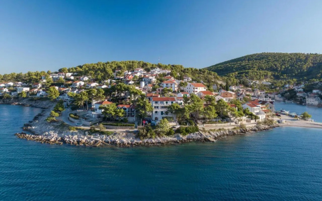 Apartments by the sea Stomorska, Solta - 5190
