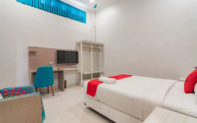 RedDoorz Plus @ Point Phila Cihampelas