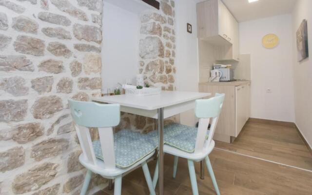 Aurum Apartment