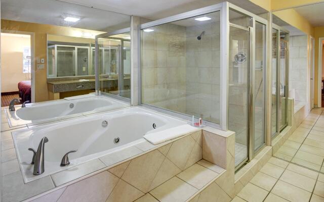 Econo Lodge at Military Circle