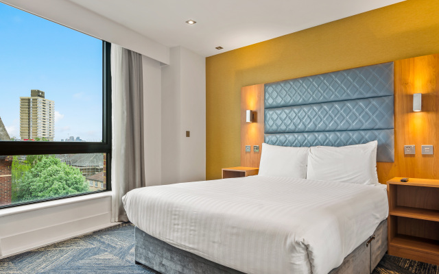 Roomzzz London Stratford