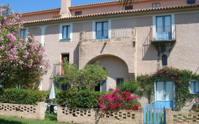 Lovely Apartment on a Beautiful Property Near the sea