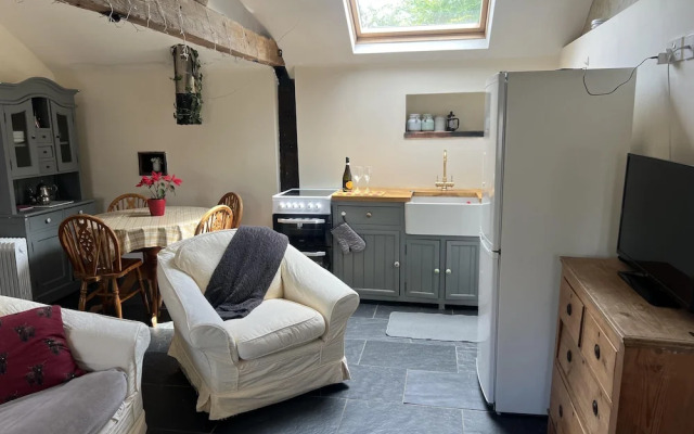 Cozy Cabin Retreat in Gloucestershire