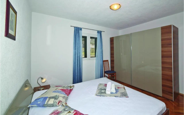 Apartment Trogir with Sea View 05