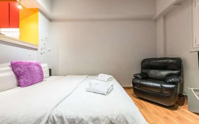 Cozy Athenian Apartment by Cloudkeys