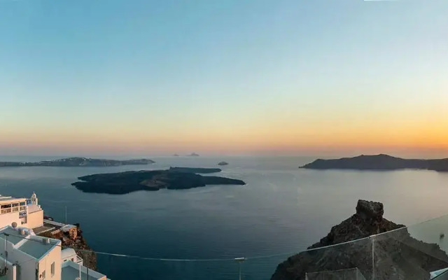 Pearl on the Cliff Hotel & Suites