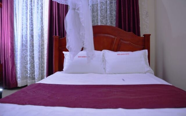 Mak-Queen Hotel
