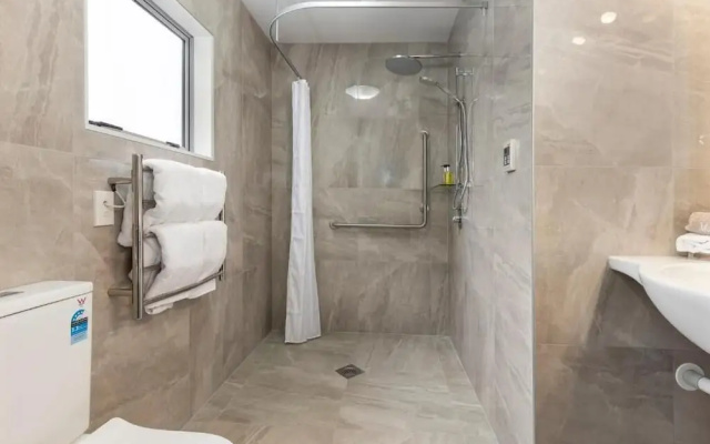 Two Tree Motel & Lodge – Bathroom – Blenheim