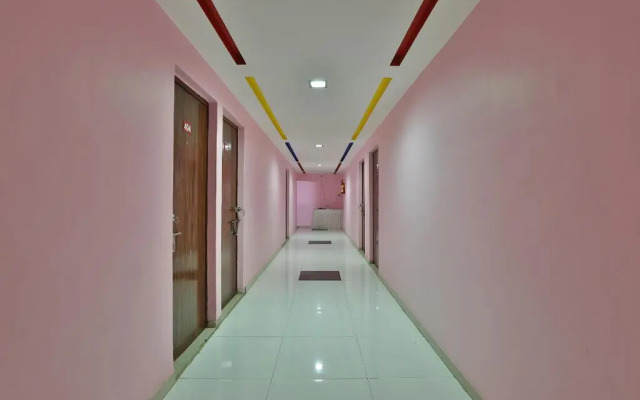 Radhesh Banquet Hall And Rooms By OYO Rooms