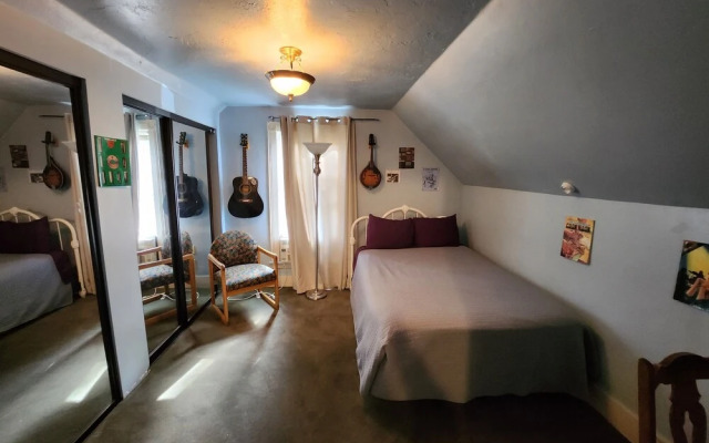 Eugene Lodge And International Hostel