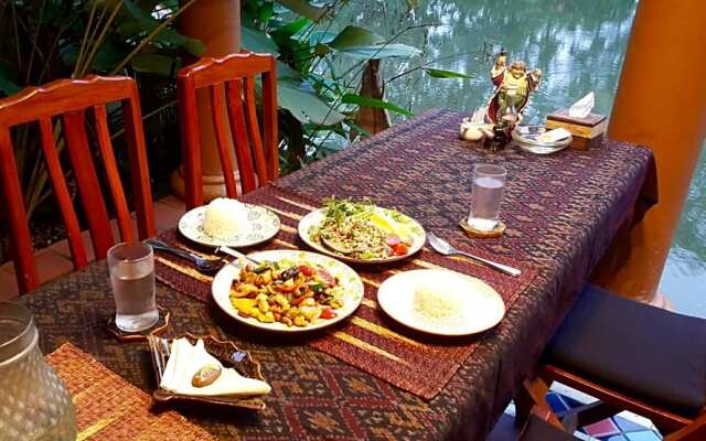 Baan Tung Boon Lom