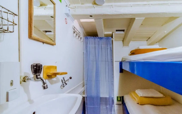 Rhythm Floating Hostel - Zadar