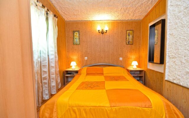 Apartment 498