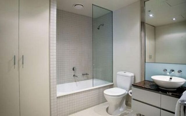 Astra Apartments - St Kilda Rd