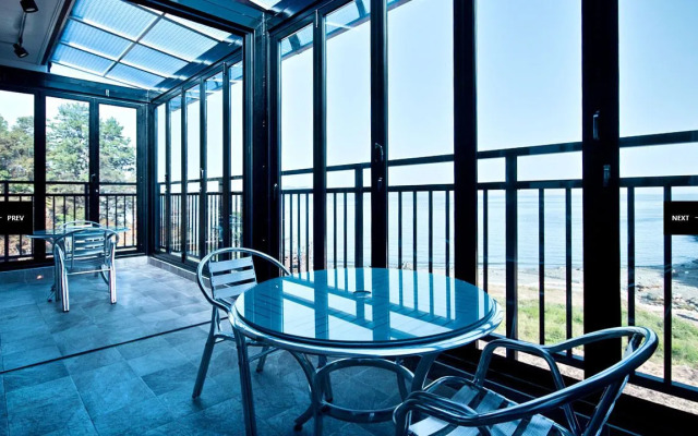 Lim Sea Side Poolvilla Pension