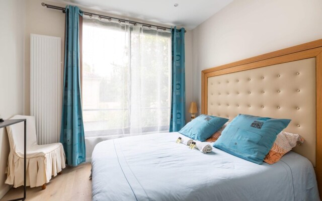 Bright 3BR Apartment With Garden in Gambetta
