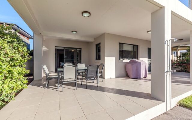 Beach House, Pacific Road, 1/20