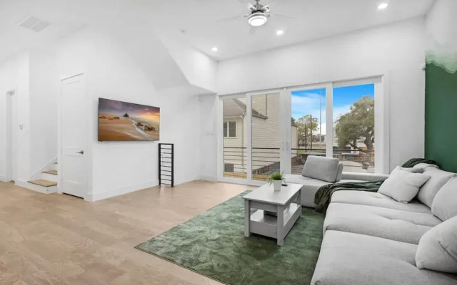 Luxurious 3 Bed3 Bath Near Downtown Houston